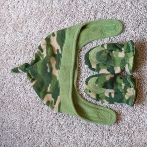 Old navy green camo 18mo hat and mittens